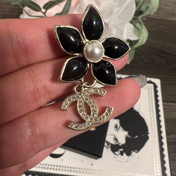 Chanel 22K Flower CC Crystal Drop Earrings - AUTH - Picture 3 of 8